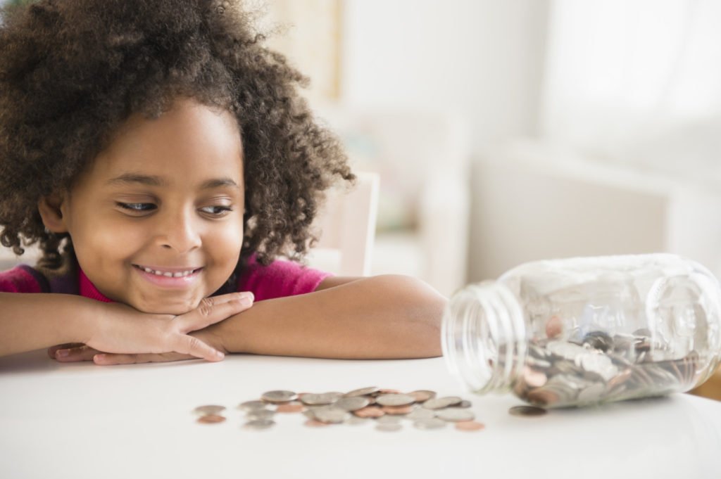 Crianças e finanças: como ensiná-las a lidar com dinheiro